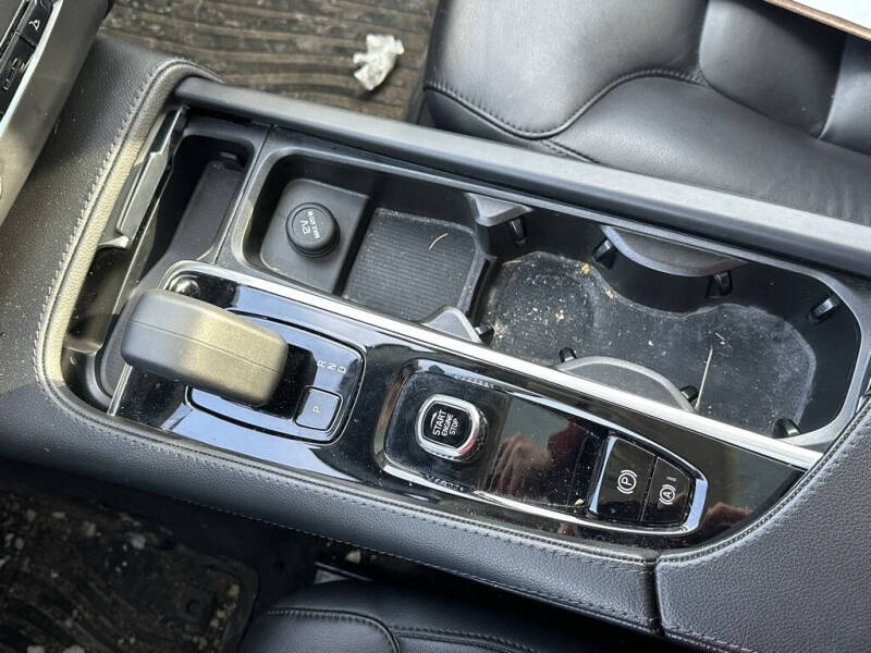 2023 Volvo XC90 B5 Core