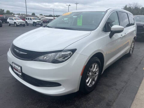 2023 Chrysler Voyager LX