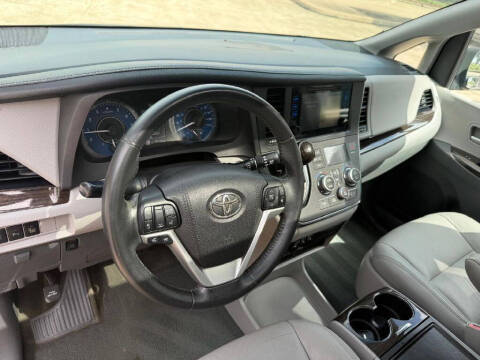 2017 Toyota Sienna XLE 8-Passenger