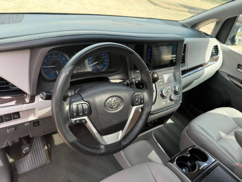 2017 Toyota Sienna XLE 8-Passenger
