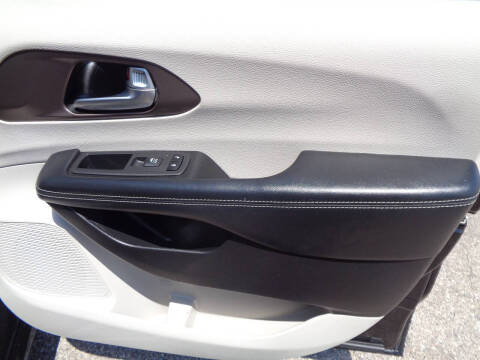 2021 Chrysler Voyager LX