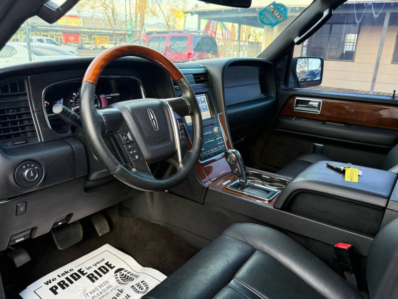 2016 Lincoln Navigator Select