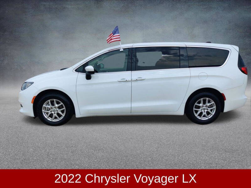 2022 Chrysler Voyager LX