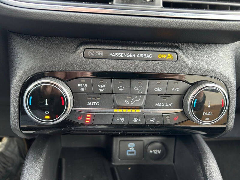 2022 Ford Escape Titanium