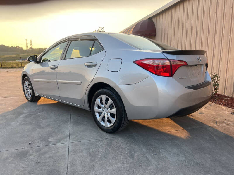 2019 Toyota Corolla LE photo 4