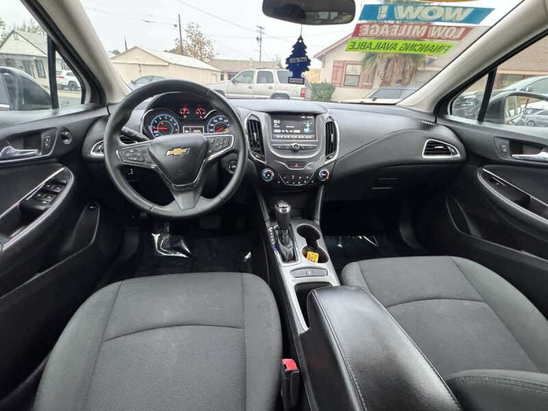 2017 Chevrolet Cruze LT Auto