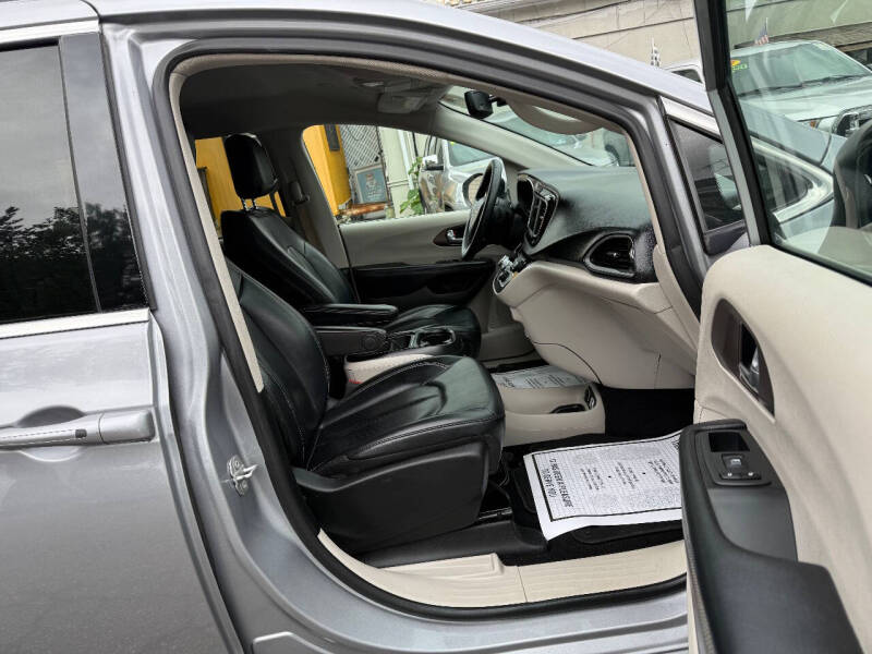 2020 Chrysler Voyager LXi