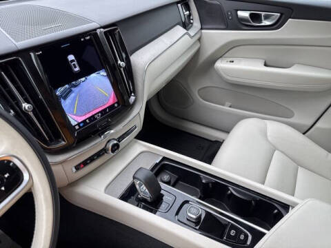 2023 Volvo XC60 B5 Plus Bright Theme