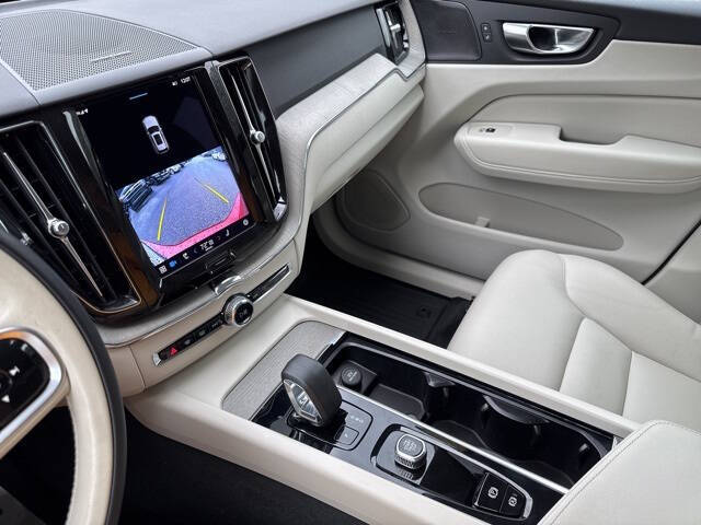 2023 Volvo XC60 B5 Plus Bright Theme