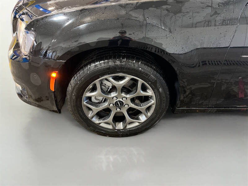 2023 Chrysler 300 Touring L