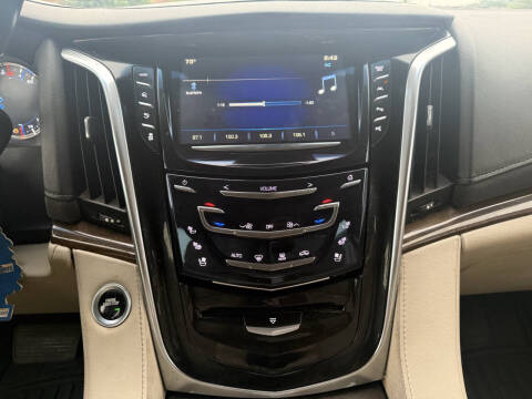 2018 Cadillac Escalade ESV Luxury