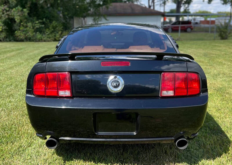 2005 Ford Mustang GT Deluxe