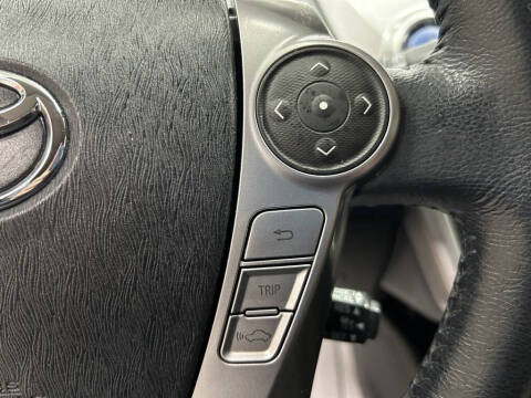 2016 Toyota Prius v Five