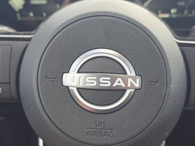 2025 Nissan Kicks SR