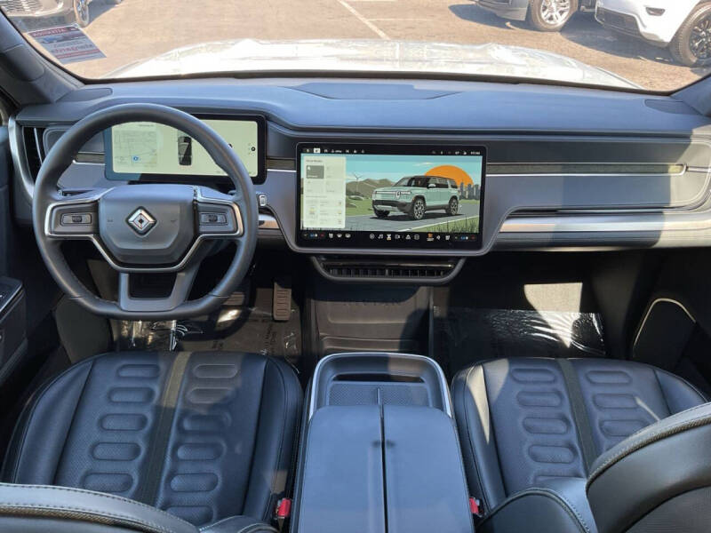 2025 Rivian R1S