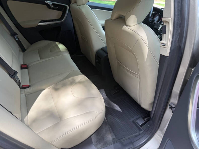 2016 Volvo XC60 T5 Drive-E Premier