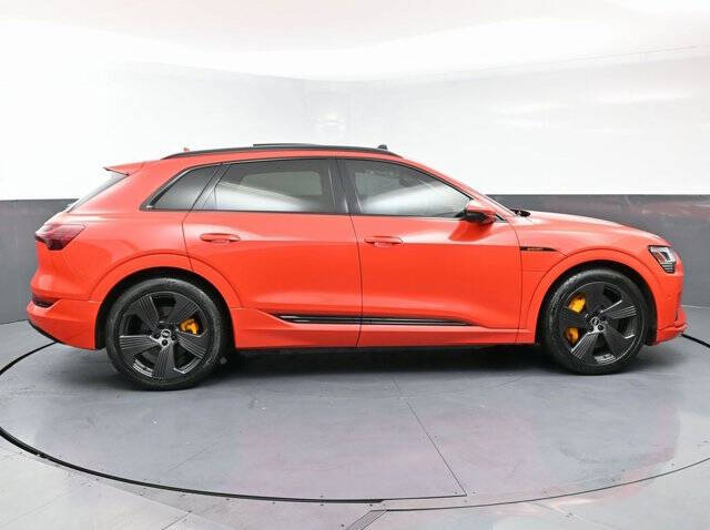 2022 Audi e-tron quattro Premium Plus