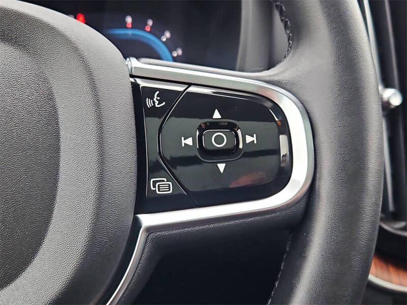 2023 Volvo XC60 B6 Ultimate Dark Theme