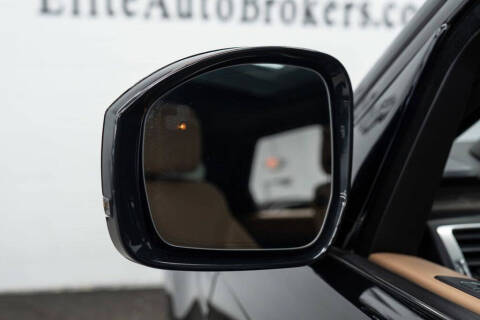 2023 Land Rover Discovery P300 S R-Dynamic