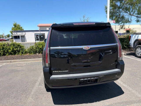2018 Cadillac Escalade Luxury