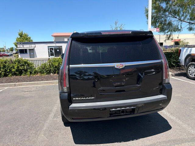 2018 Cadillac Escalade Luxury