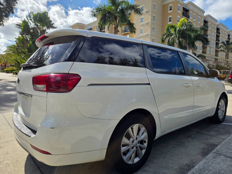 2017 Kia Sedona L