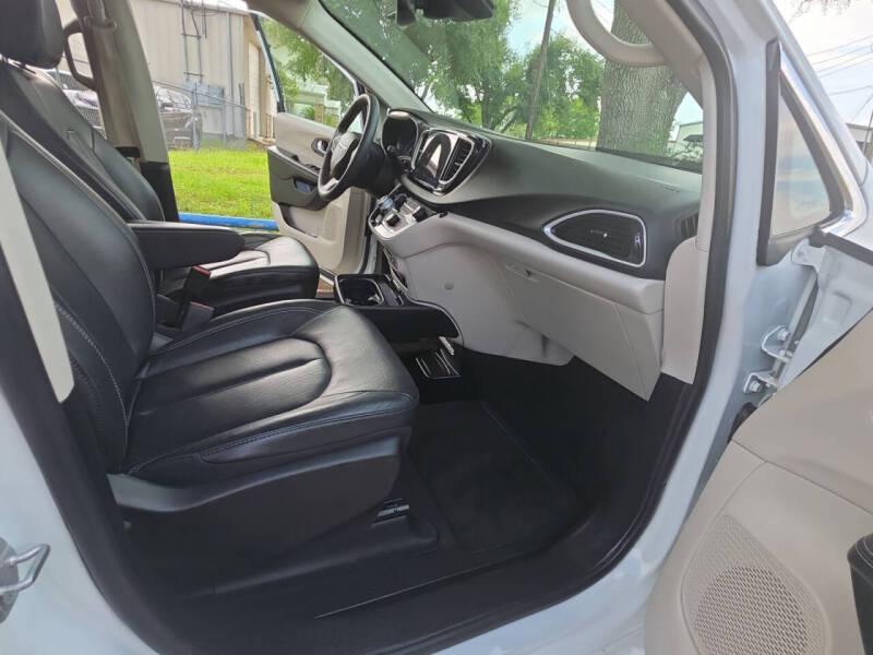 2022 Chrysler Pacifica Touring L