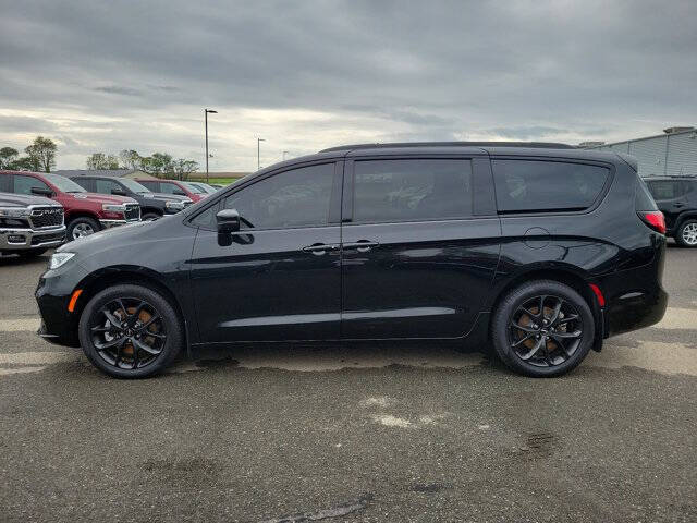 2023 Chrysler Pacifica Touring L