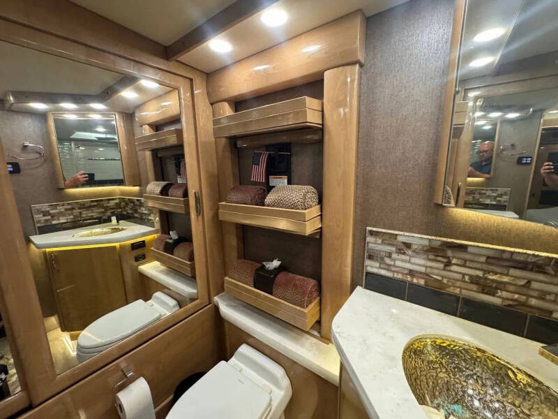 2018 Freightliner XCM Chassis