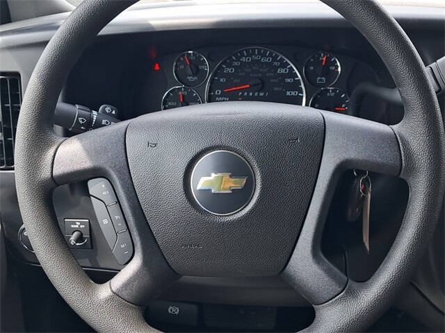 2025 Chevrolet Express 3500