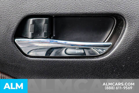 2022 Nissan Kicks SR