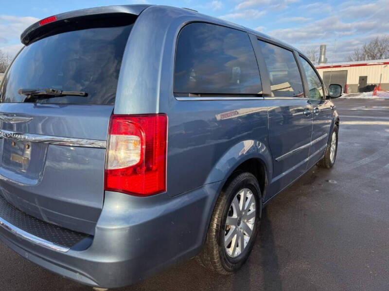 2011 Chrysler Town and Country Touring-L