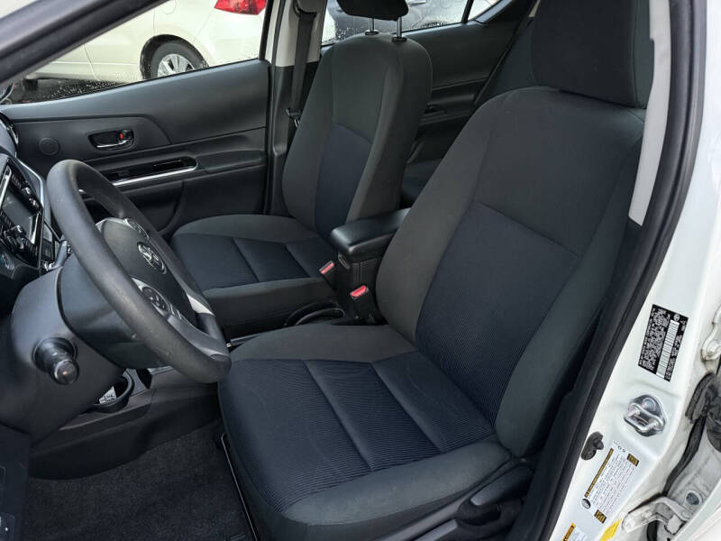 2016 Toyota Prius c Three