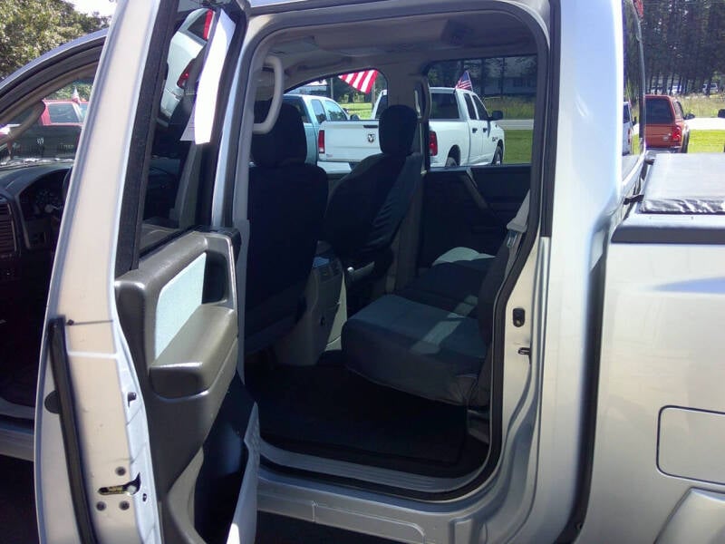 2004 Nissan Titan SE photo 12