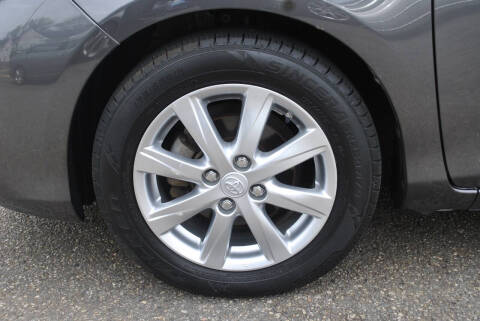 2017 Toyota Yaris 5-Door LE