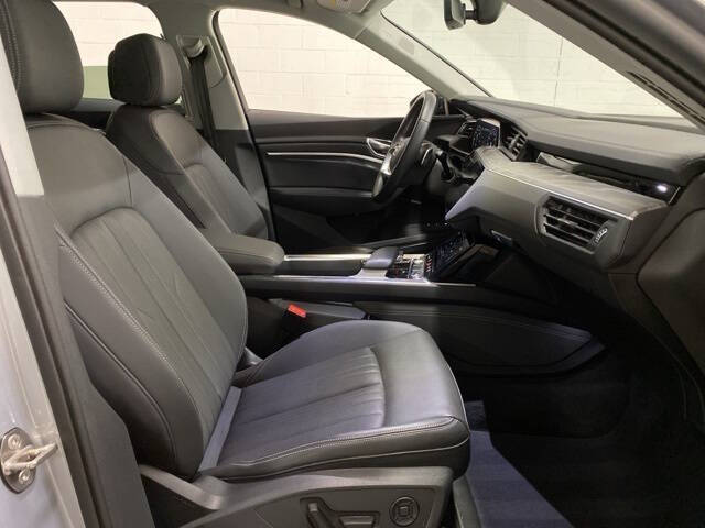 2023 Audi e-tron quattro Premium Plus