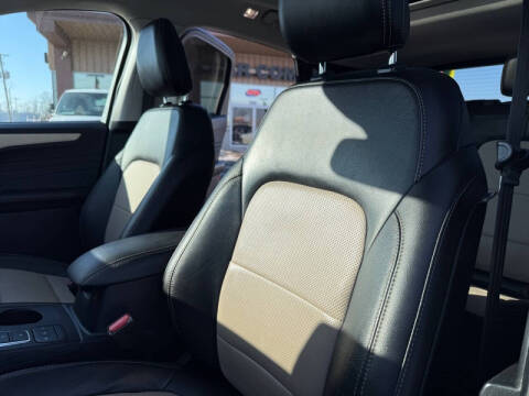 2022 Ford Escape Hybrid Titanium