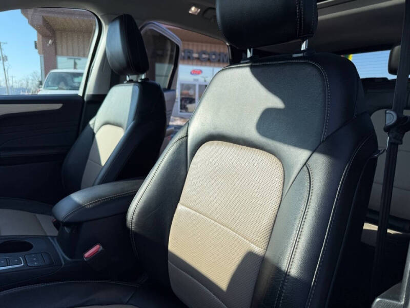 2022 Ford Escape Hybrid Titanium