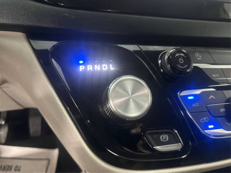 2020 Chrysler Voyager LXi