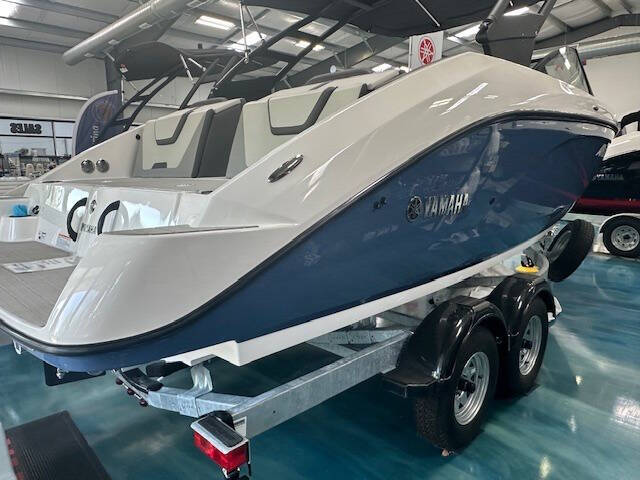 2025 Yamaha AR220