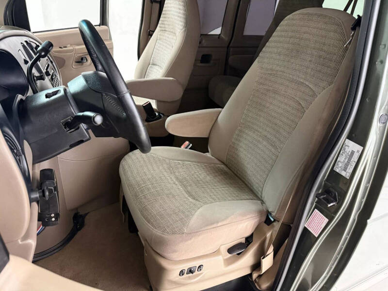 2002 Ford E-Series E-350 SD XLT