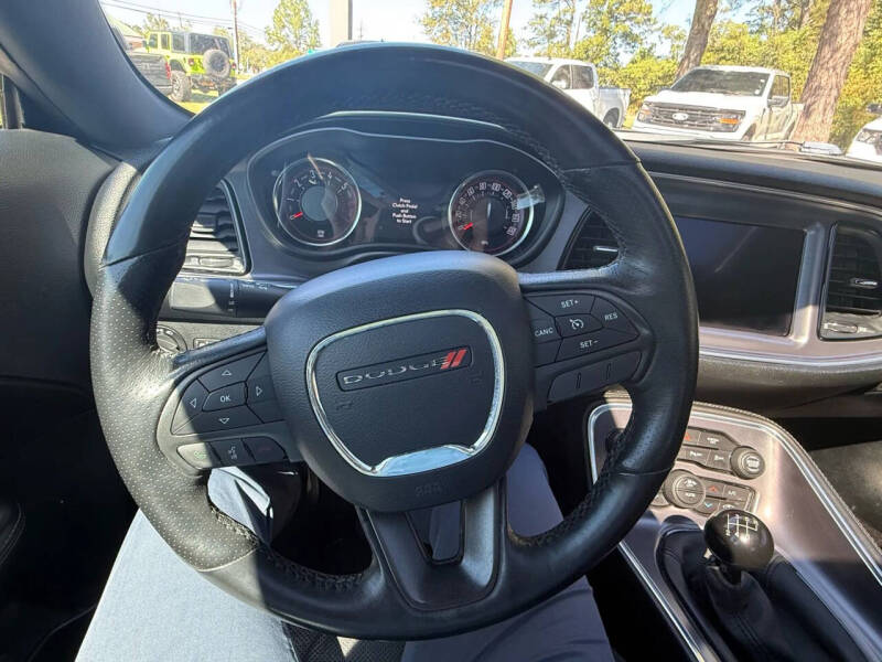 2017 Dodge Challenger 392 HEMI Scat Pack Shaker