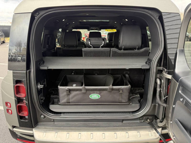 2024 Land Rover Defender 130 P400 X-Dynamic SE