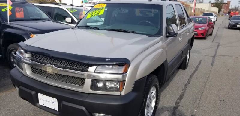2004 Chevrolet Avalanche for sale at Howe's Auto Sales in Lowell MA