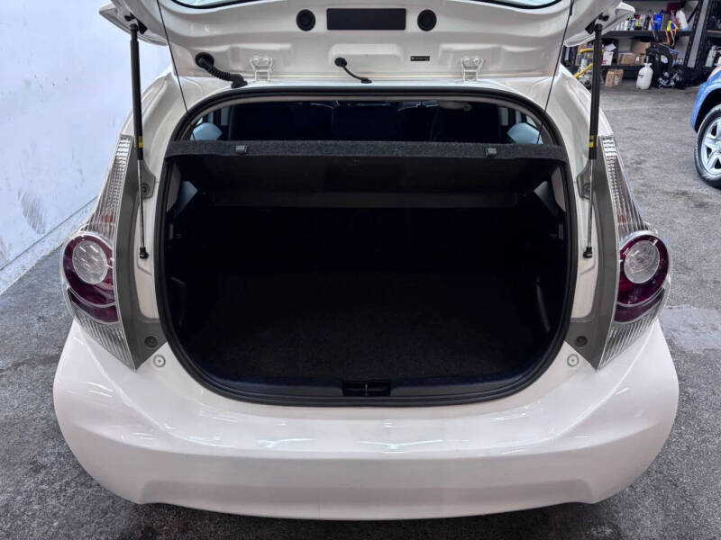 2013 Toyota Prius c