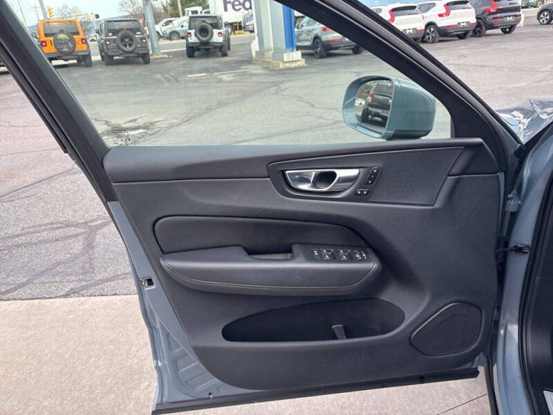 2023 Volvo XC60 B5 Plus Bright Theme