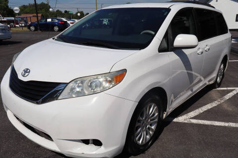 2012 Toyota Sienna LE 8-Passenger