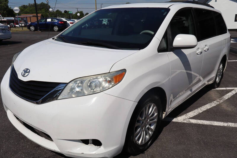 2012 Toyota Sienna LE 8-Passenger