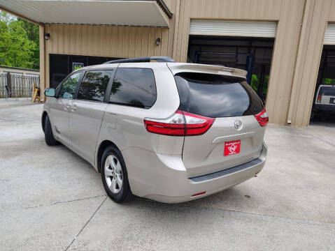 2016 Toyota Sienna LE 8-Passenger