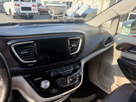 2018 Chrysler Pacifica Hybrid Touring L